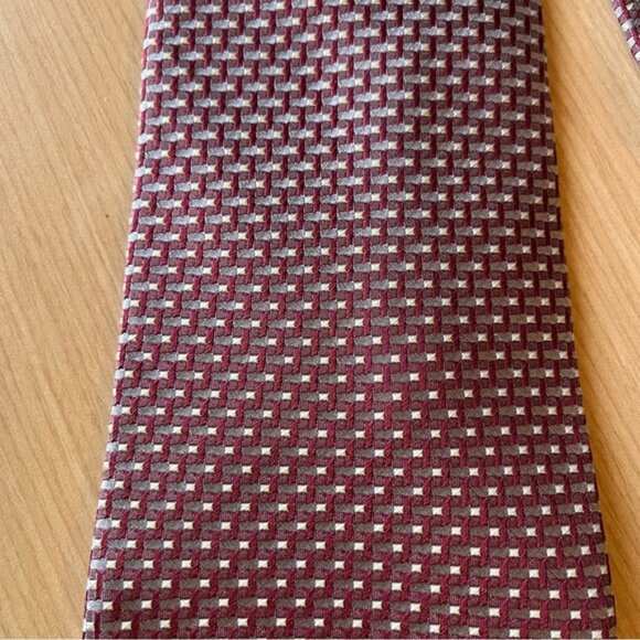 💕2/$30💕Perry Ellis Portfolio 100% Silk Red/Silver/Cream Rectangle PatternTie - Picture 3 of 8